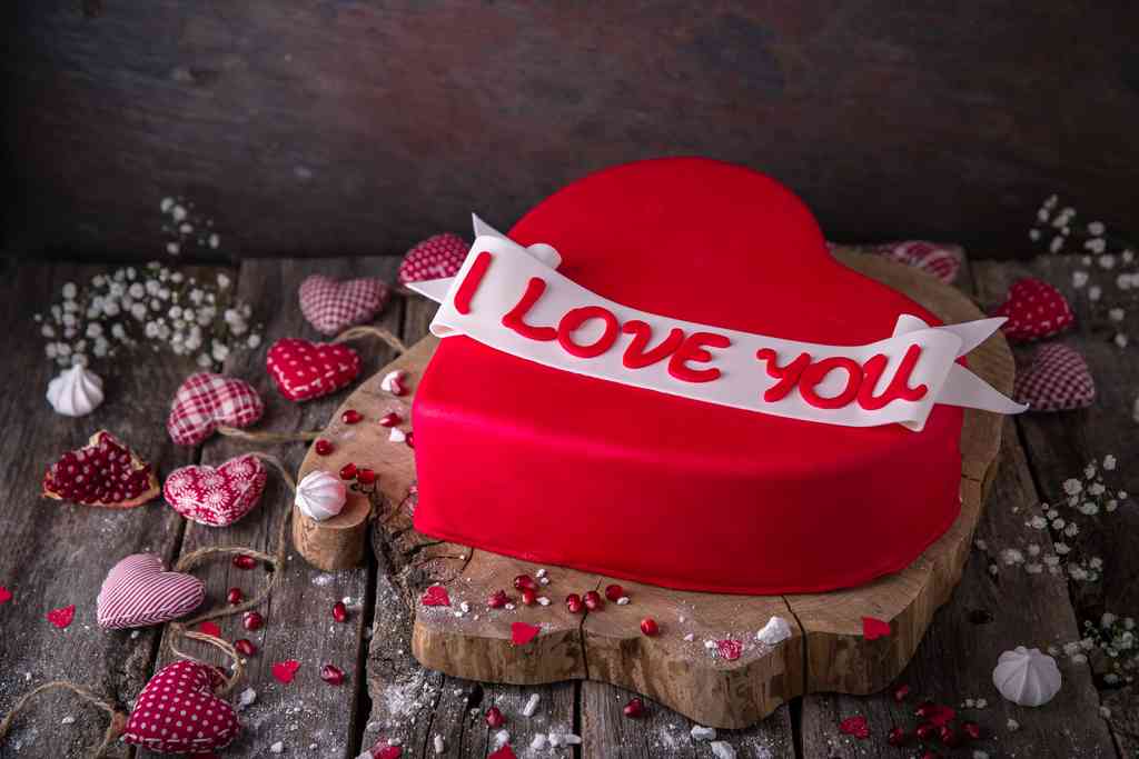 Sugar paste cakes for Valentine's Day